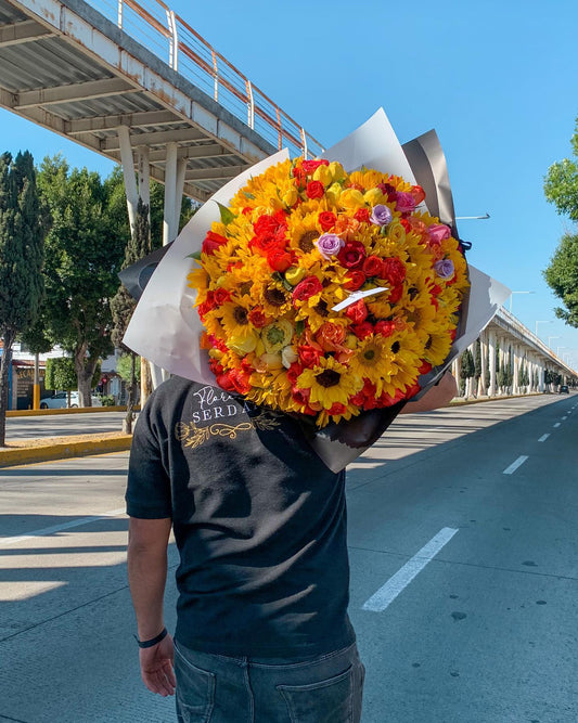 Ramo de 200 rosas con 20 girasoles